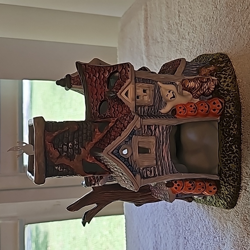 PartyLite Ghostly Tealight House - Picture 2 of 12